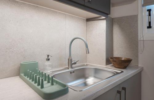 Attiki Apartamento | Oculus Kolonos Suites by Live&Travel