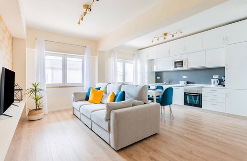 Paco De Arcos Apartamento | Oeiras Spacious and Modern Flat