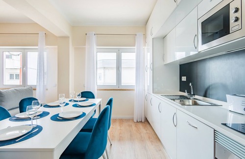 Paco De Arcos Apartamento | Oeiras Spacious and Modern Flat