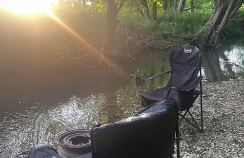 Greeneville Casa | Off-grid creekside treehouse w/fire-pit, hammock