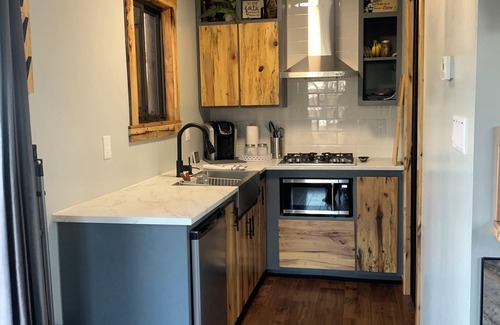 Mountain View Cabina | Off-Grid "Sweet B Cabin" in the Ozark Mountains