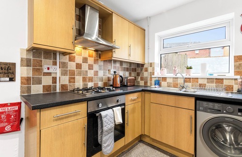 Mynyddbach Casa | Off Road Parking, Garden, Tv's in bedrooms