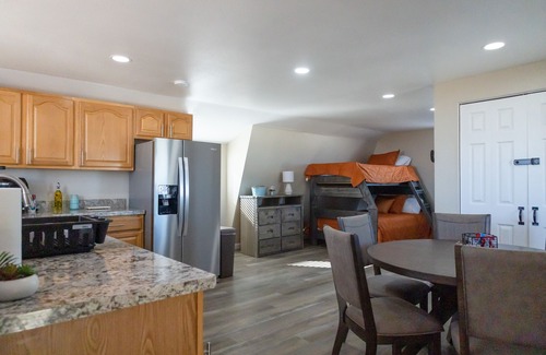 Lucerne Valley Casa | Off-roaders rejuvinate at the Cozy Corral!