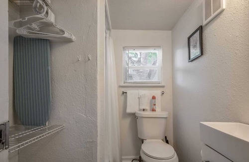Kenwood Apartamento | "Off the Ledge" - Studio|St Pete|Central Avenue