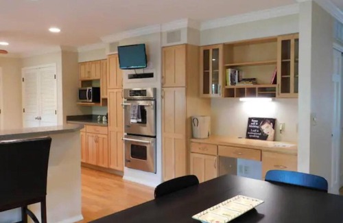 Creve Coeur Casa | Office + 5 BR, Movie Theater , Creve Coeur -10 Sleep surface