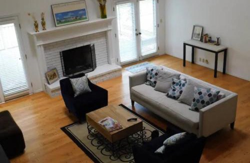 Creve Coeur Casa | Office + 5 BR, Movie Theater , Creve Coeur -10 Sleep surface