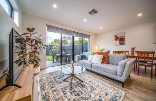 Warradale Casa | Ohana on Hobart Backyard Wifi Family