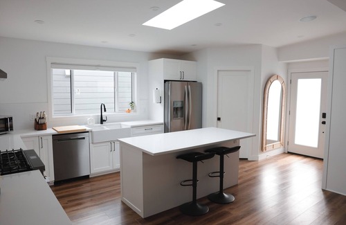 Central Okanagan Casa | Okanagan 3br w/ Hot Tub - Wine, Lakes, Pickleball