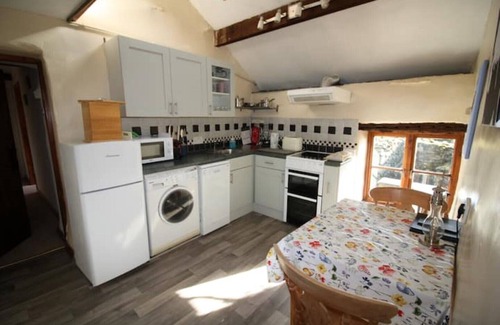 Torver Cabaña | Old Dairy, Cosy 1 bedroom Cottage near Coniston, dogs welcome.
