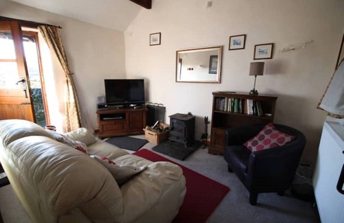 Torver Cabaña | Old Dairy, Cosy 1 bedroom Cottage near Coniston, dogs welcome.