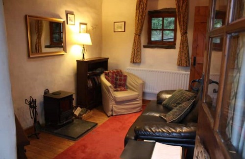 Torver Cabaña | Old Dairy, Cosy 1 bedroom Cottage near Coniston, dogs welcome.