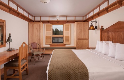 Yellowstone National Park Cabina | Old Faithful Snow Lodge & Cabins - Inside the Park