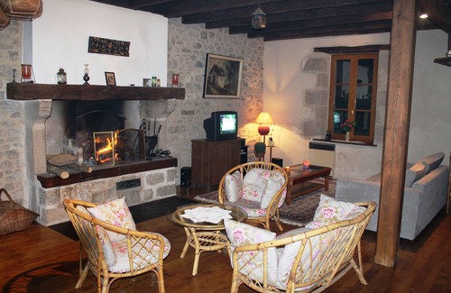 Peyrat-le-Chateau Cabaña | ANTIGUA GRANJA RENOVADA Limousin de piedra y vigas de roble