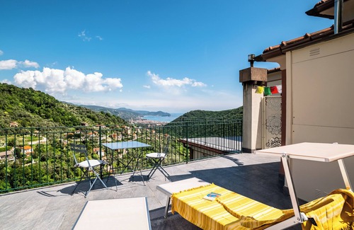 Chiavari Casa | Old Genoese house on one floor with large terraces, pets allowed