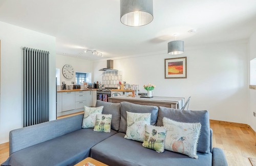 Honiton Cabaña | Old Highwood - Piggy in the Middle