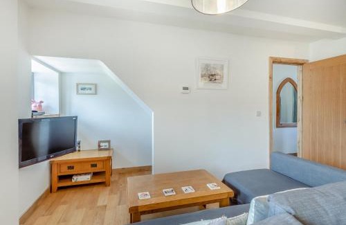 Honiton Casa | Old Highwood - Piggy In The Middle
