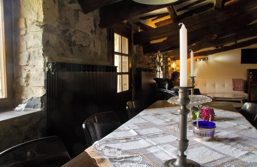 Munilla Cabaña | Antigua casa en la montaña de piedra, roca y madera. Jardín privado y barbacoa