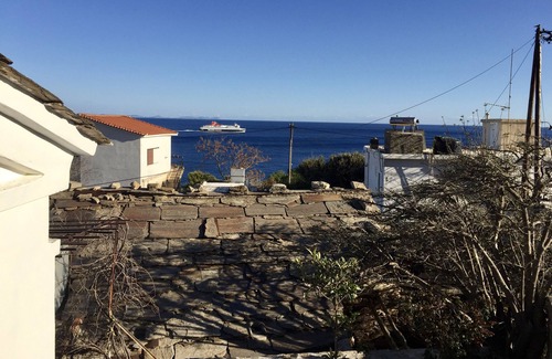 Ikaria Casa | Antigua casa de piedra de Ikarian junto al mar, bellamente restaurada, con todas las comodidades.