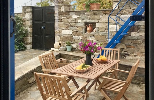 Ikaria Casa | Antigua casa de piedra de Ikarian junto al mar, bellamente restaurada, con todas las comodidades.