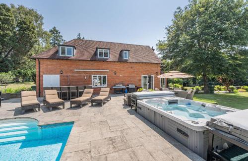 Maidstone Casa | Old Lakenham by Group Retreats