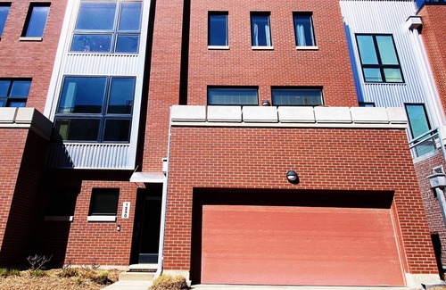 Southeast Omaha Casa | Old Market Townhome w/ 2 King Suites+Garage+View