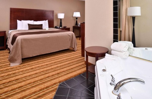 West Omaha Hotel | Old Mill Inn