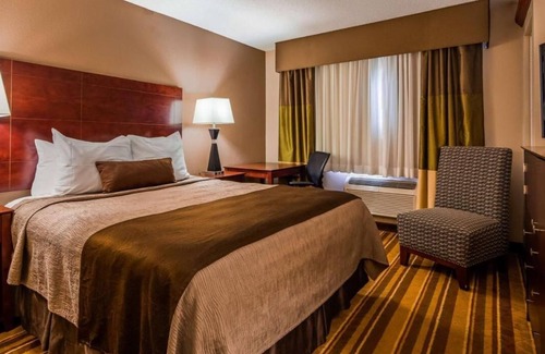 West Omaha Hotel | Old Mill Inn