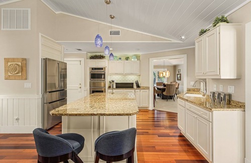 Old Naples Casa | Olde Naples Luxury 4BR Home - Realmente cerca de la playa y 5th Ave