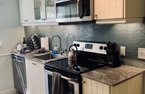 Historic Old Northeast Apartamento | Hermosa 1 hab con cocina de diseño completo en el noreste antiguo. ¡Camina al centro!