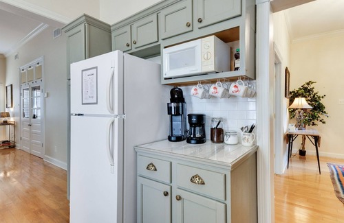 Breaux Bridge Apartamento | Old Opera House Grand Residence, Downtown Breaux Bridge, sleeps 7