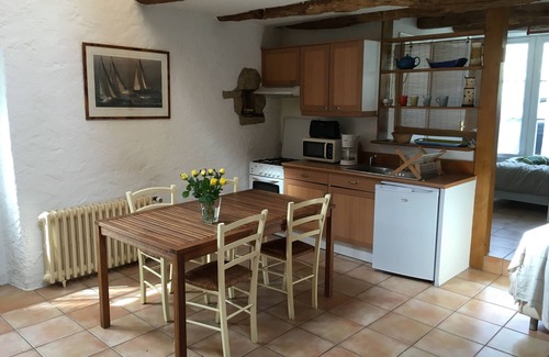 Ploemel Casa | Antigua casa de piedra renovada en el pueblo de Ploemel