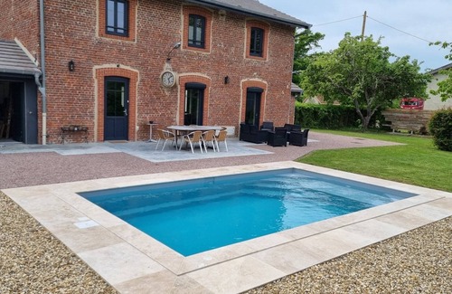 Montret Casa | Old renovated train station in Burgundy