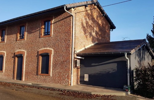 Montret Casa | Old renovated train station in Burgundy