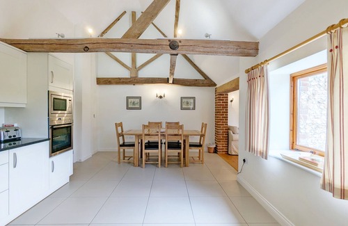 East Lavant Cabaña | Granero convertido establece en el hermoso campo de West Sussex.