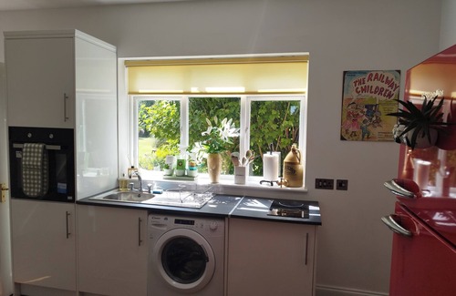 Ledbury Cabaña | Old School House-2 bedrooms-sleeps 4, large garden