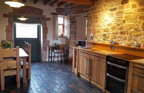 Leek Cabaña | Old Shire Stables (3 bedrooms) - sleeps 6 guests in 3 bedrooms