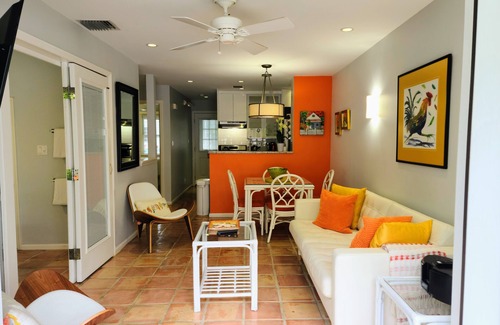 Truman Annex Condominio | Corazón del casco antiguo; 2 bicicletas gratis, primer piso, piscina; Ventiladores exteriores; ¡Parrilla de gas!