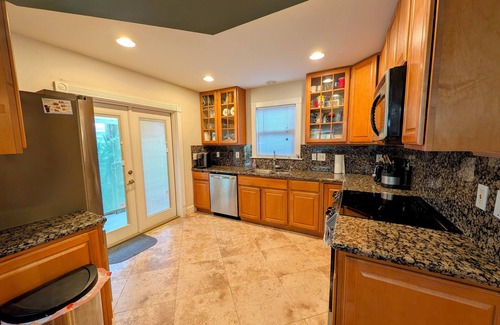 Key West Historic District Casa | Old Town 3/3 Home, Private Pool, Off Street Parking, Outdoor Dining, Balconies