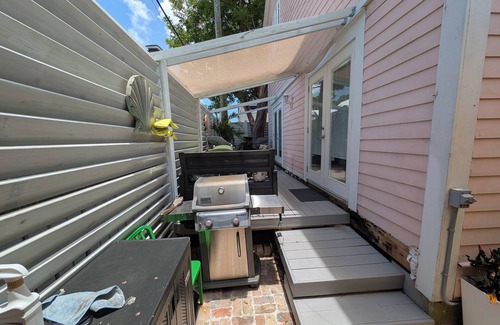 Key West Historic District Casa | Old Town 3/3 Home, Private Pool, Off Street Parking, Outdoor Dining, Balconies
