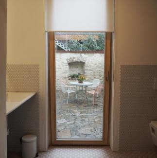 Kutna Hora Apartamento | Old Town Flat with Private Patio