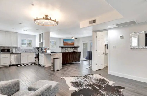 Scottsdale Highlands Estates Casa | Old town Scottsdale Home With Putting Green