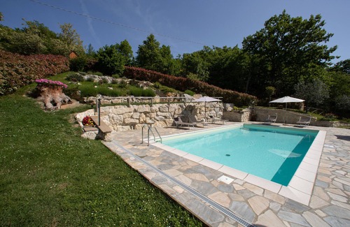 Caprese Michelangelo Casa | Impresionante propiedad con piscina de sal, cancha de fútbol / voleibol, Wi-Fi