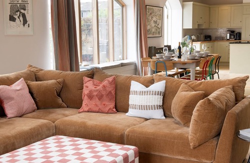 Elkstone Casa | Oldbury Barn - sleeps 11 guests in 4 bedrooms