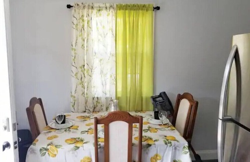 Norfolk Casa | Older upgraded Cozy Duplex B