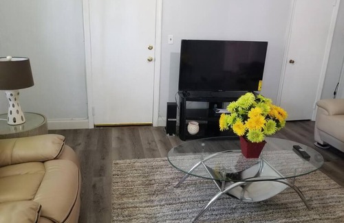 Norfolk Casa | Older upgraded Cozy Duplex B