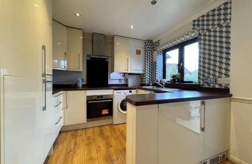 North Stifford Casa | Olive, 3 Bedroom House, Garden, Free Car Park.