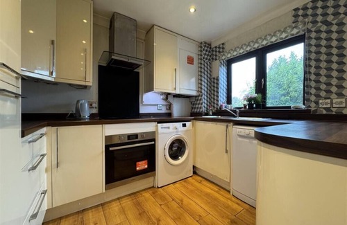 North Stifford Casa | Olive, 3 Bedroom House, Garden, Free Car Park.