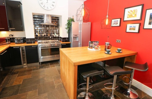 Honley Cabaña | OLIVE TREE COTTAGE, pet friendly, character holiday cottage in Honley