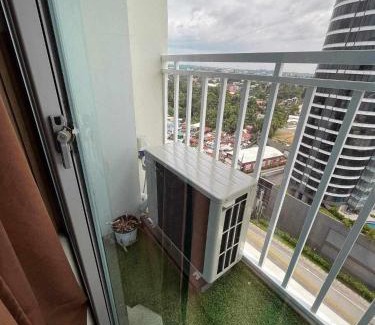 Poblacion District Apartamento | Olivia's Staycation 1827