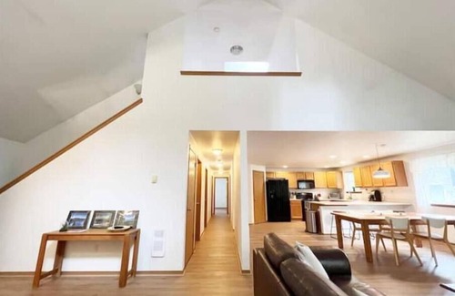 Hoodsport Casa | Olympic Base Camp: Pet friendly & spacious 4 bedroom home w/ hot tub